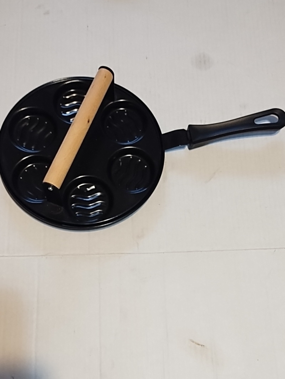 New 2 Piece Non-Brand Black 6 Cavity Mini Pancake/Poached Egg Pan.